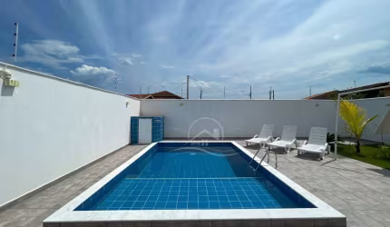 Casa Térrea à venda com piscina, 3 quarto(s),  sendo 1 suíte(s)  no bairro Jardim Beira Mar, 900 metros da praia, Peruíbe-SP