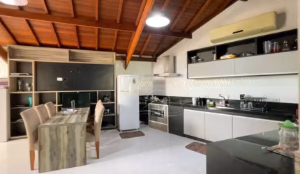 Casa Sobrado Triplex à venda , 4 quarto(s),  sendo 4 suíte(s)  no bairro Stella Maris, 0 metros da praia, Peruíbe-SP