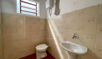 Casa Térrea com Edícula à venda , 3 quarto(s),  sendo 1 suíte(s)  no bairro Vila Isolina, 1000 metros da praia, Peruíbe-SP