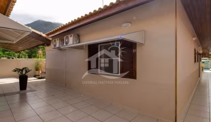 Casa Térrea com piscina à venda , 3 quarto(s),  sendo 1 suíte(s)  no bairro Jardim Guaraú, 200 metros da praia, Peruíbe-SP