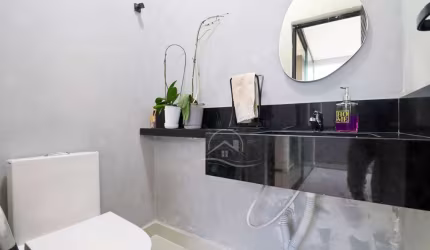 Casa Térrea à venda com piscina, 3 quarto(s),  sendo 1 suíte(s)  no bairro Flora Rica, 2 metros da praia, Peruíbe-SP