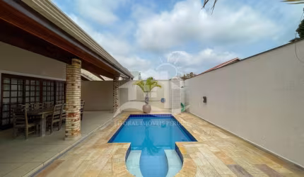 Casa Térrea à venda com piscina, 4 quarto(s),  sendo 4 suíte(s)  no bairro Bougainville Residencial III, 2 metros da praia, Peruíbe-SP