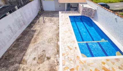 Casa Assobradada à venda , 4 quarto(s),  sendo 1 suíte(s)  no bairro Cidade Nova Peruíbe, 900 metros da praia, Peruíbe-SP