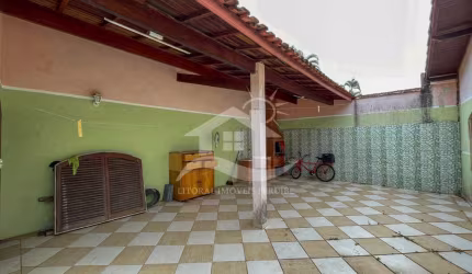 Casa Térrea à venda , 3 quarto(s),  sendo 1 suíte(s)  no bairro Três Marias, 300 metros da praia, Peruíbe-SP