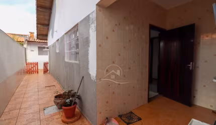 Casa Térrea à venda com piscina, 3 quarto(s),  sendo 1 suíte(s)  no bairro Oasis, 800 metros da praia, Peruíbe-SP