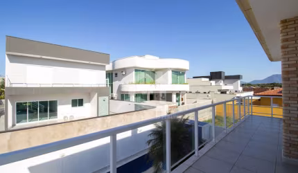 Casa Sobrado à venda com piscina, 5 quarto(s),  sendo 2 suíte(s)  no bairro Bougainville Residencial IV, 1100 metros da praia, Peruíbe-SP
