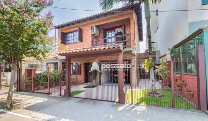 Casa à Venda por R$750.000,00 - Centro - Gravataí, RS
