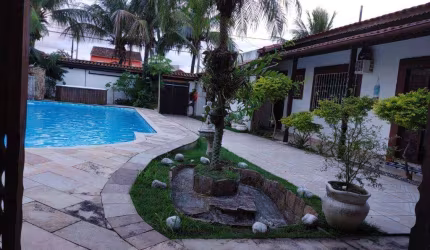 Casa com Piscina, 5 suítes, 405 m² -  Venda!