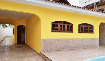 EXCELENTE CASA ISOLADA NO MARACANÃ COM 4 SUÍTES E 4 VAGAS!!!