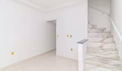 Sobrado com 2 Quartos,  á venda no bairro  Solemar Praia grande aqui na Imobiliaria Consulte Imoveis.