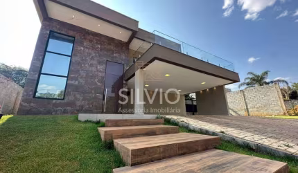 Casa nova e moderna com 5 quartos no condomínio Bosque Imperial na avenida principal IAPI Guará II