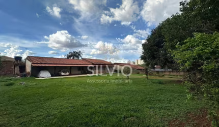 Casa/Lote na Quadra 4 do Park Way em condomínio fechado e privativo.