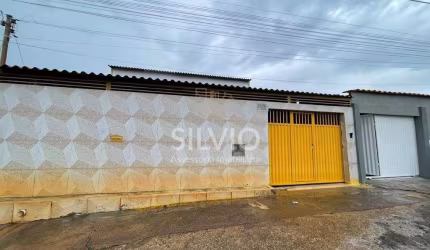 Vende-se casa na quadra 107 com 03 Quartos 01 suíte todos com Armários Planejados