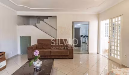 Oportunidade casa sobrado amplo com 5 quartos no Riacho Fundo I –  bem localizado