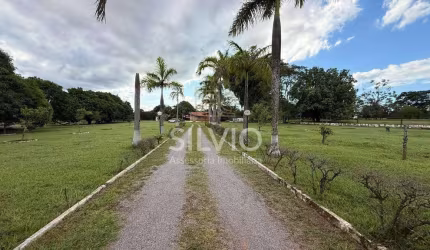 Chacara a venda no Lago Oeste com duas casas e area de lazer completa