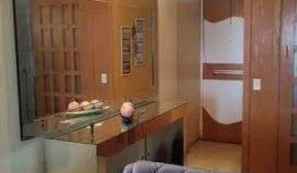 Apartamento com 120m2 no bairro Varjota. 3 quartos (sendo 1 suíte),vaga na garagem e condomínio com piscina. 4 quarteirões da beira mar Fortaleza-CE