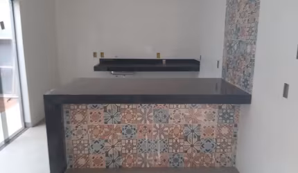 Linda Casa 3 Quartos sendo 1 Suíte 2 Vagas de Garagem