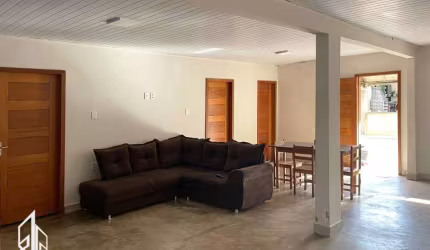 Casa térrea com 2 pontos comerciais e edícula bairro Caladinho.