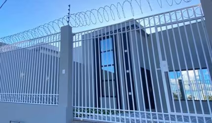 Vendo Casa possuindo 98 metros quadrados, terreno de 285 metros quadrados