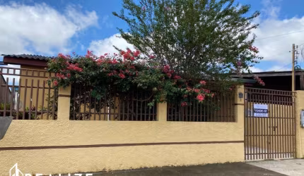 Casa no bairro Aponiã a venda, 200m² contendo 3 quartos sendo 2 suítes.