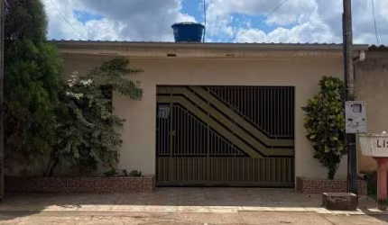 Casa e Ponto Comercial a venda Bairro Floresta.