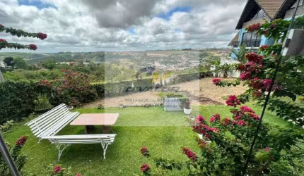 Vendo lindo Chalé com área total de 518 m², espaço gourmet e 3 vagas