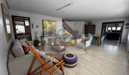 Vendo casa em condomínio fechado de alto padrão, com 300 m², 4 suítes, sala p/ 3 ambientes e 3 vagas