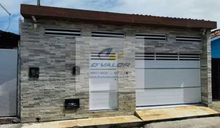 Vendo Casa em excelente localização com 131m², 02 Quartos (sendo 01 suíte), 01 Vaga