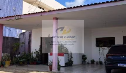 Vendo Casa com 158m², 03 quartos (sendo 01 suíte), Garagem para até 4 carros.
