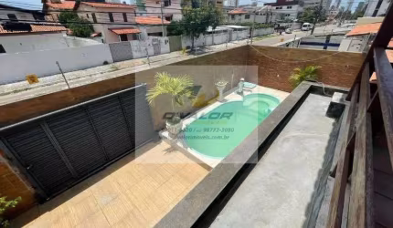 Vendo casa com 300m² construídos, na praia do Bessa, terreno de 12mX30m, 4 Suítes, 3 Vagas de Garagem