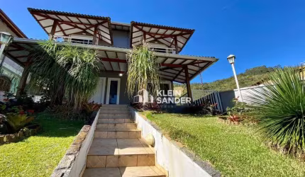 Casa com 3 dormitórios à venda, área de lazer completa, 362m² por R$ 1.550.000 - Sítio São Luís - Nova Friburgo/RJ