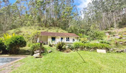 Sítio com 3 dormitórios à venda, 228000 m² por R$ 950.000,00 - Macaé de Cima - Nova Friburgo/RJ