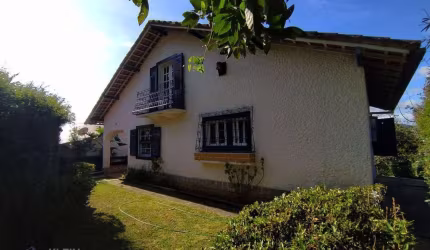 Casa com 3 dormitórios à venda, 281 m² por R$ 1.100.000,00 - Vale dos Pinheiros - Nova Friburgo/RJ