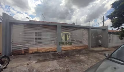Casa à venda no Jardim San Remo em Londrina. Com 3 quartos, sala para 2 ambientes, cozinha, 2 banheiros , área de serviço, 2 vagas de garagem, closet,