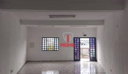 Sala comercial à venda no bairro Sumaré em Londrina. Próxima à Rua Quatá, com 44m² e banheiro.