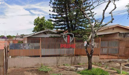 Casa à venda no Jardim Santa Rita 1, em Londrina. Com 3 quartos, sala, cozinha, banheiro e churrasqueira, 01 vaga de garagem. Estuda permuta por veícu