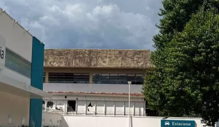 Barracão para venda e locação no Boa Vista em Londrina. Com 5.246,38m², com 6 metros de altura, 2 docas. Entrada pelas Ruas Maceió e Recife. Amplo sal