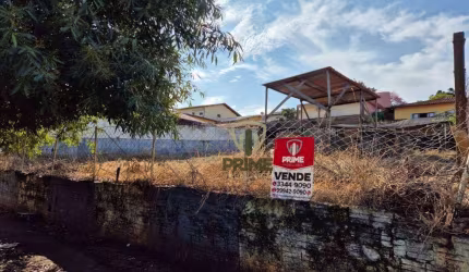 Terreno à venda e locação no Hedy em Londrina. Excelente localização em rua comercial no final da Rua Quatá.