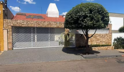 Casa à venda no Jardim Quebec em Londrina. Casa Assobrada, completa de armários, com 3 salas e 1 escritório, ar - condicionado em todos os quartos. Ex