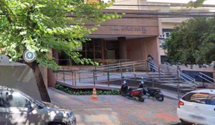 Sala comercial à venda no centro, com divisória para 2 salas, 1 wc