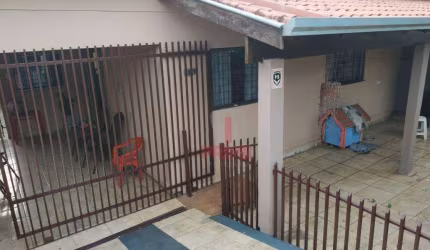 Casa à venda no Violin, em Londrina,  com 3 quartos, sala, cozinha com armário, área de serviço, 1 banheiro social, 1 vaga de garagem, churrasqueira.