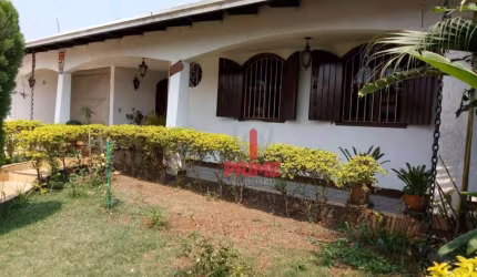 Casa à venda no Jardim Shangri-la A em Londrina. Com 3 quartos sendo 1 suíte, sala, hall de entrada, lavabo, copa, cozinha, área de serviço, banheiro