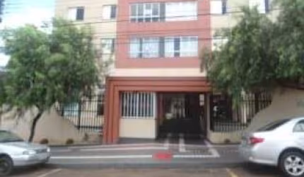 Apartamento à venda no Edifício Mar Del Plata no centro de Londrina.