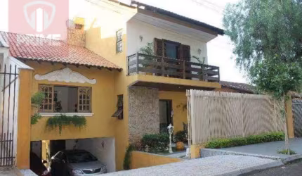 Sobrado à venda no Jardim Brasilia em Ibiporã. Com ótima localização e todo planejado. 3 quartos sendo 2 suítes, sala de estar, jantar e TV, lavabo, c