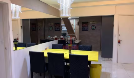Apartamento à venda no Edifício Carnaúba em Londrina. Com 3 quartos sendo 1 suíte, sala, cozinha e sacada integrados, janela Skin Glass, cozinha plane