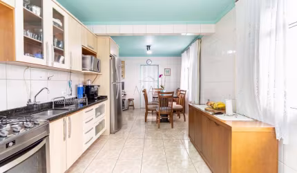 Casa com 3 quartos à venda na Rua Joaquim Simões, 256, Pinheirinho, Curitiba, 98 m2 por R$ 891.000