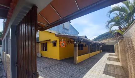Casa com 2 dormitórios à venda, 160 m² por R$ 690.000 - Sumaré - Caraguatatuba/SP