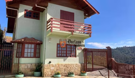 Sobrado com 4 dormitórios à venda, 259 m² por R$ 1.200.000,00 - Jardim Guararema - Campos do Jordão/SP