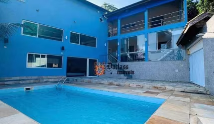 Sobrado com 4 suítes à venda por R$ 950.000 - Perequê-Mirim - Ubatuba/SP