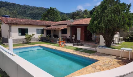 Chácara com 2 dormitórios à venda, 3000 m² por R$ 600.000 - Piracaia - Piracaia/SP